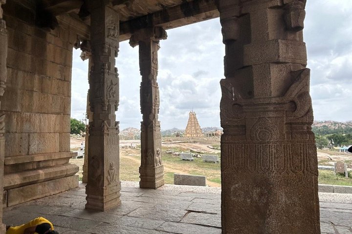 Hire a Licensed Guide for Fullday Hampi visit with own transport