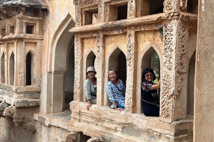 Hire a Licensed Guide for Fullday Hampi visit with own transport