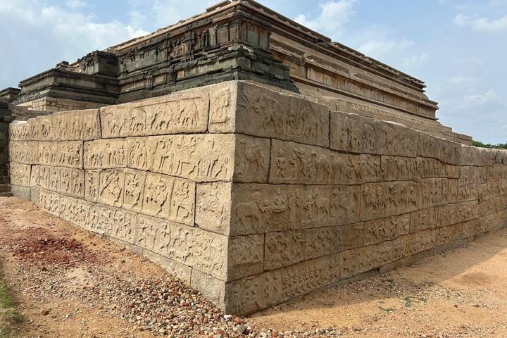 Hire a Licensed Guide for Fullday Hampi visit with own transport