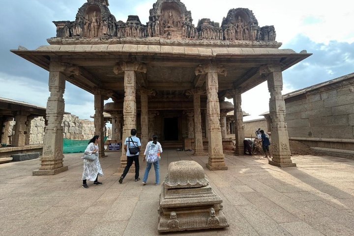 Hire a Licensed Guide for Fullday Hampi visit with own transport