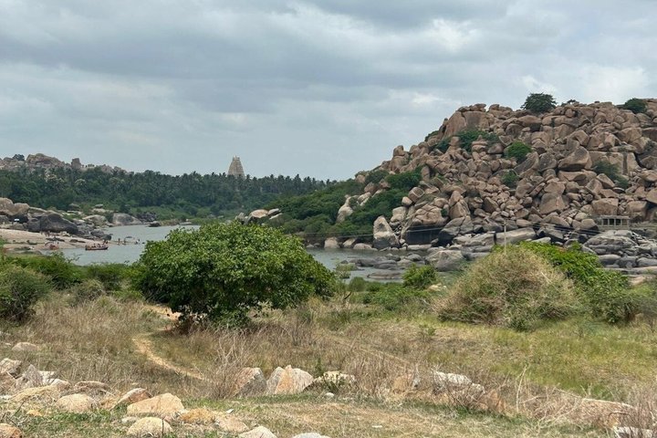 Hire a Licensed Guide for Fullday Hampi visit with own transport