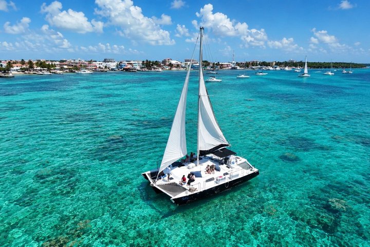 Hol Chan Catamaran Tour with Snorkel Sharks and Caye Caulker