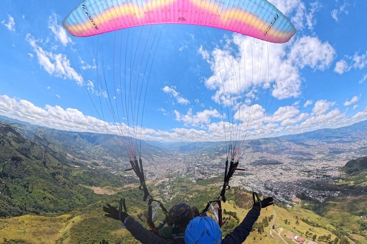 Paragliding flight in Medellin