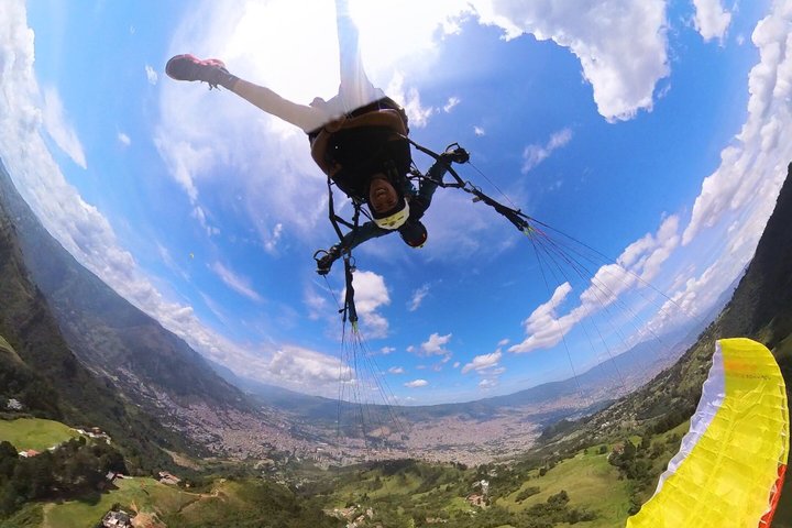 Paragliding flight in Medellin