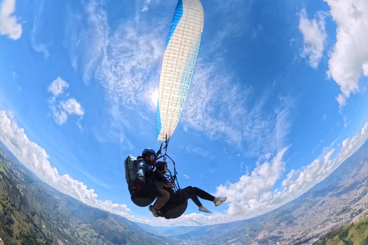 Paragliding flight in Medellin