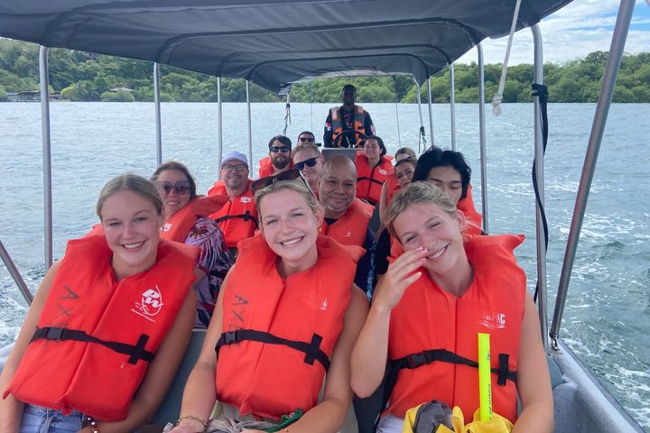 Bocas del Toro Island Hopping Day Tour in Zapatilla Beach