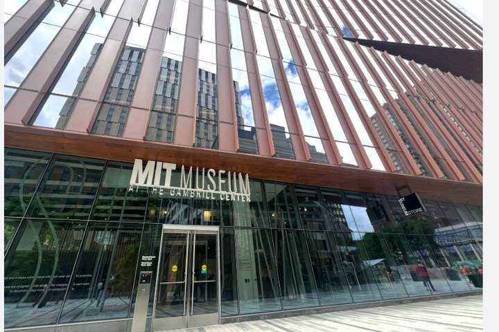 Boston/Cambridge: Walking Tour Harvard & MIT: The Genius Belt