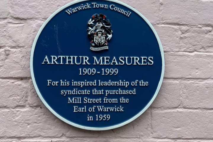 East Gate to Warwick Castle: A Self-Guided Audio Tour