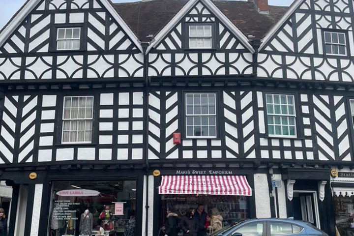 East Gate to Warwick Castle: A Self-Guided Audio Tour