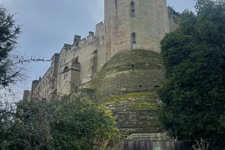East Gate to Warwick Castle: A Self-Guided Audio Tour