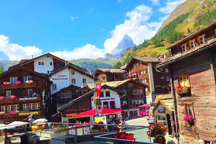 Geneva: Day trip To Zermatt & Iconic Matterhorn with Skyglass bus