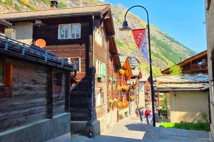 Geneva: Day trip To Zermatt & Iconic Matterhorn with Skyglass bus