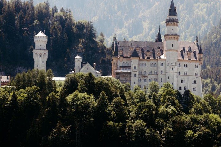 Neuschwanstein Castle and Linderhof Day Tour from Munich