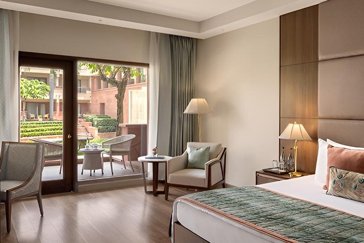 Private 3-Day Taj Mahal Shore Excursion with Flights & Hotels