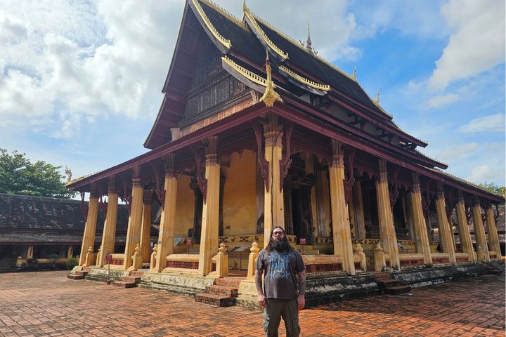 Vientiane: 100% Private & Personalized City Tour with Car & Guide