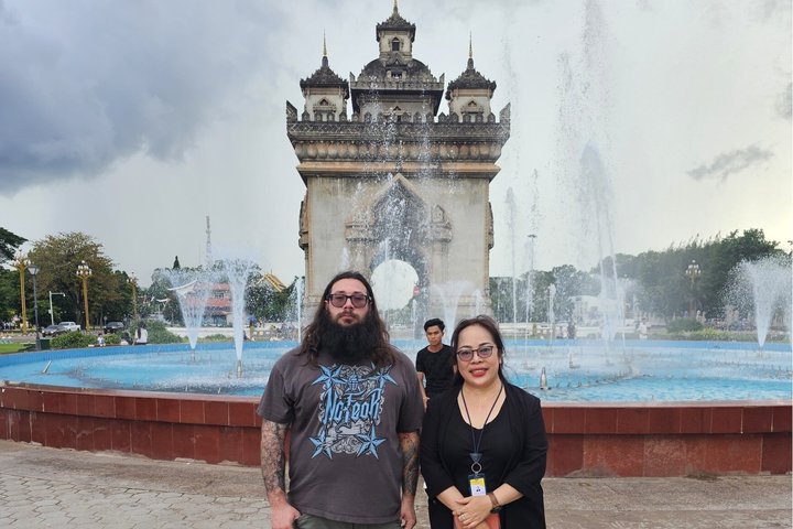 Vientiane: 100% Private & Personalized City Tour with Car & Guide