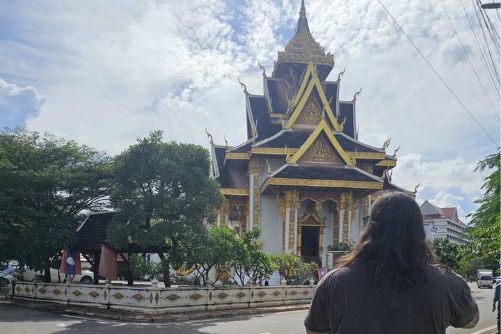 Vientiane: 100% Private & Personalized City Tour with Car & Guide