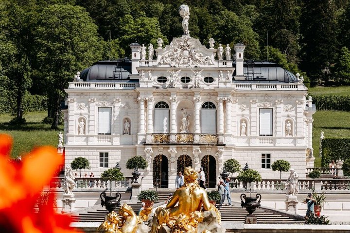 Premium Neuschwanstein Castle and Linderhof VIP Tour from Munich