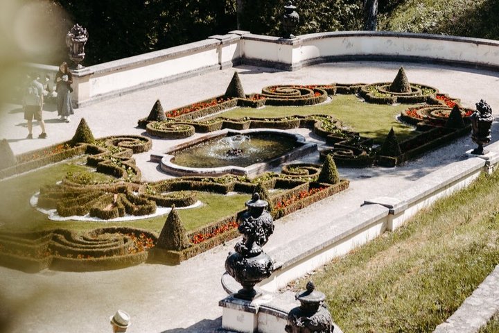 Premium Neuschwanstein Castle and Linderhof VIP Tour from Munich