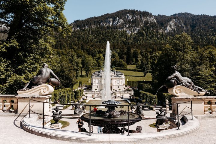 Premium Neuschwanstein Castle and Linderhof VIP Tour from Munich