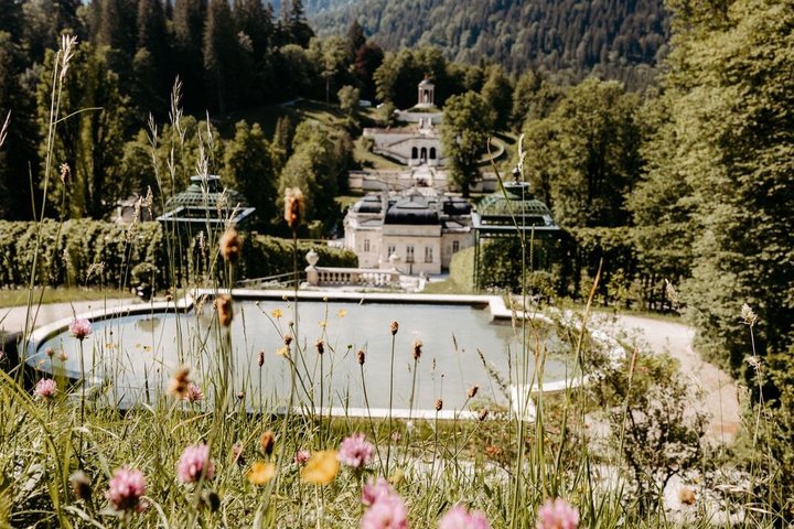 Premium Neuschwanstein Castle and Linderhof VIP Tour from Munich