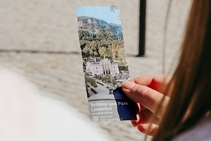Premium Neuschwanstein Castle and Linderhof VIP Tour from Munich