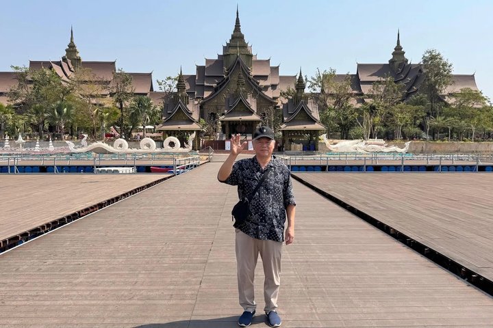 Vientiane: 100% Private & Personalized City Tour with Car & Guide