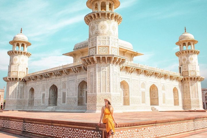 Private 3-Day Taj Mahal Shore Excursion with Flights & Hotels