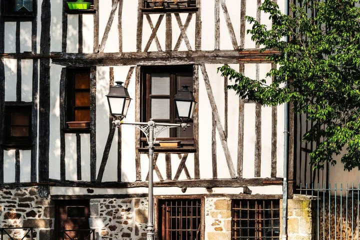 Hello Limoges: Private 2-Hour Intro City Walk with Local Guide