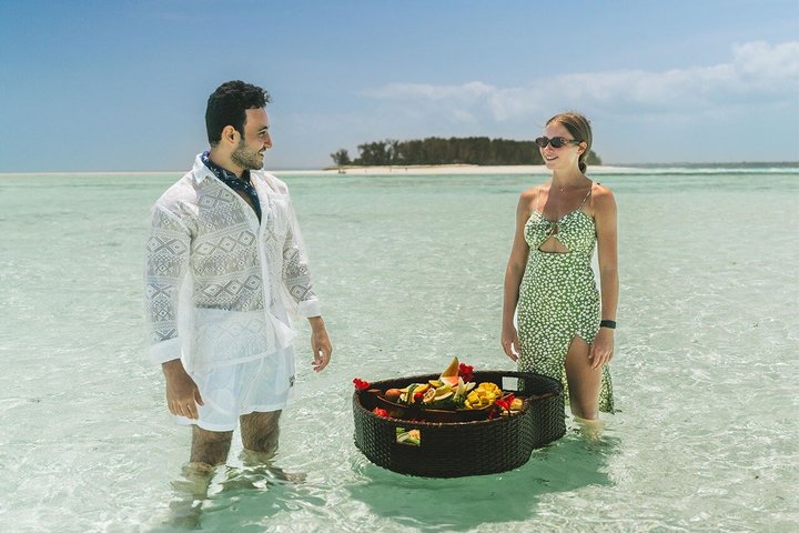 Mnemba Island Luxury Boat Tour with Dolphins and Snorkeling