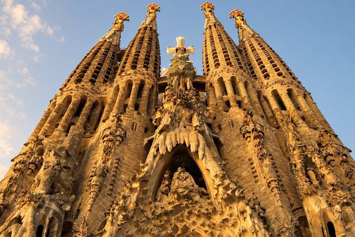 Barcelona: Sagrada Familia Skip-the-Line Guided Tour and Tickets