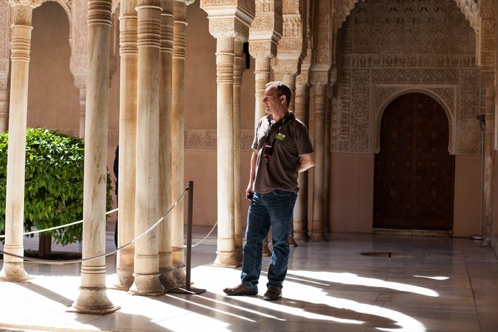Granada: Alhambra and Nasrid Palaces Ticket with Audioguide