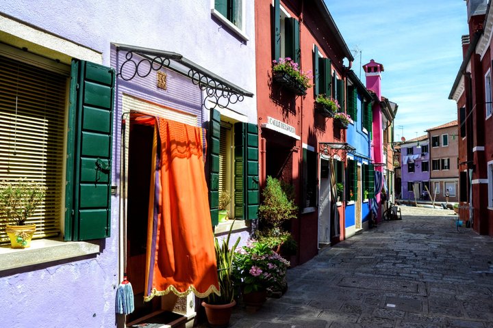 Murano & Burano Islands Guided Small-Group Tour by Private Boat