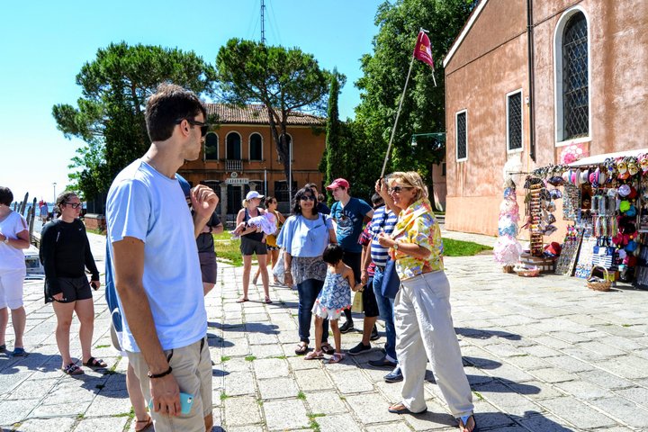 Murano & Burano Islands Guided Small-Group Tour by Private Boat