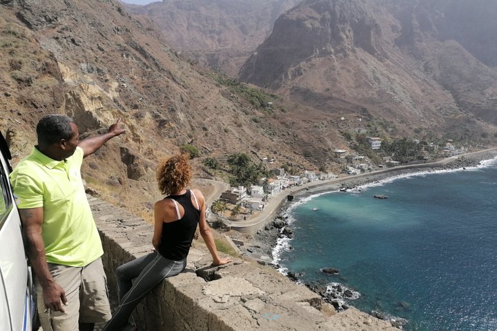 Tour of the island of Brava by van