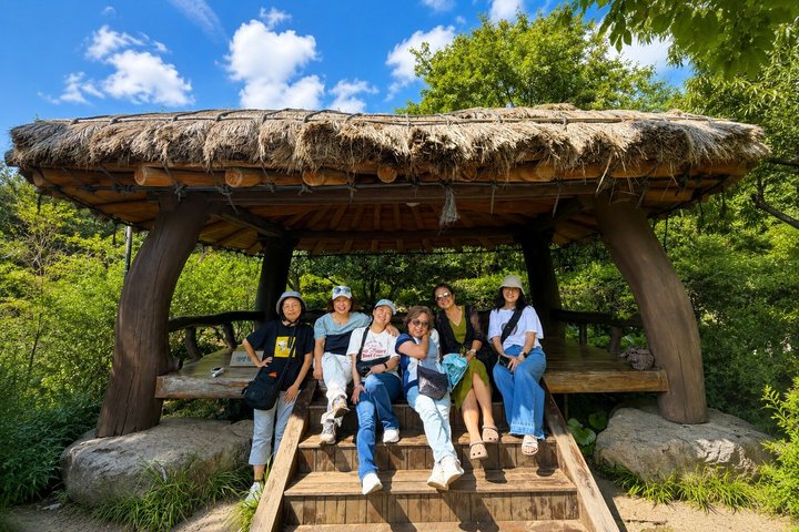 Jeju Island Popular Sightseeing Private Car Charter Tour 5/9hours