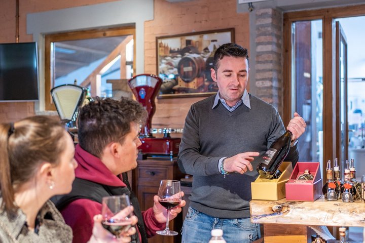 Cavedoni Balsamic Vinegar Tour: The Oldest in Modena