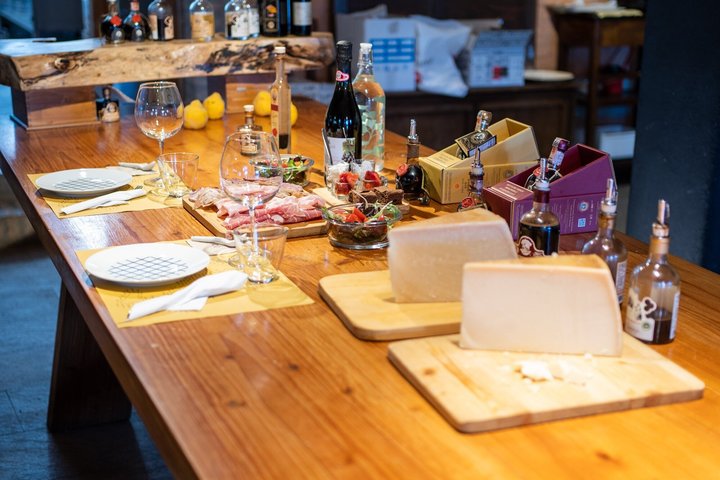 Cavedoni Balsamic Vinegar Tour: The Oldest in Modena