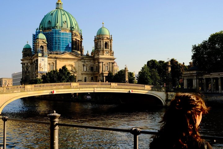 Berlin: Mitte District Food Tour with 7 Authentic Local Tastings