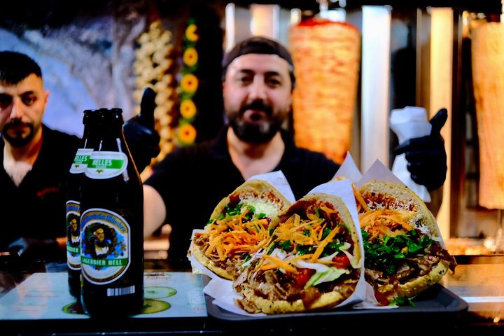 Berlin: Mitte District Food Tour with 7 Authentic Local Tastings