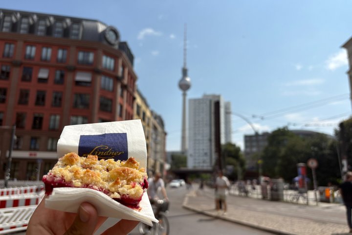 Berlin: Mitte District Food Tour with 7 Authentic Local Tastings