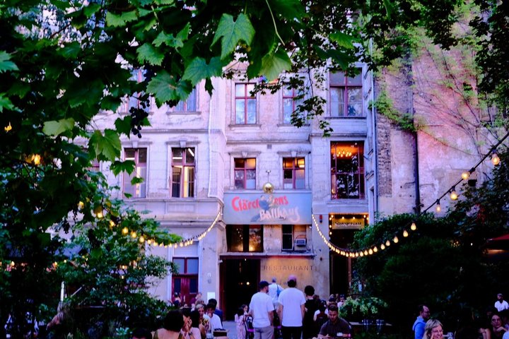Berlin: Mitte District Food Tour with 7 Authentic Local Tastings
