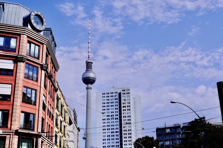 Berlin: Mitte District Food Tour with 7 Authentic Local Tastings