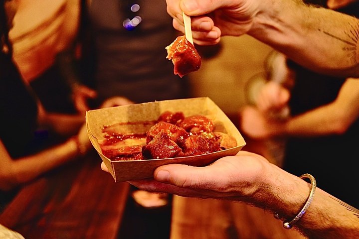 Berlin: Mitte District Food Tour with 7 Authentic Local Tastings