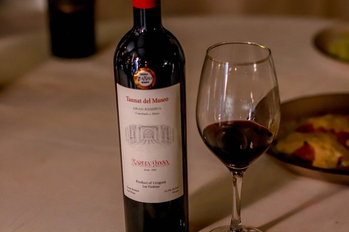 Montevideo Bodega Santa Rosa : tour - Tasting - Lunch