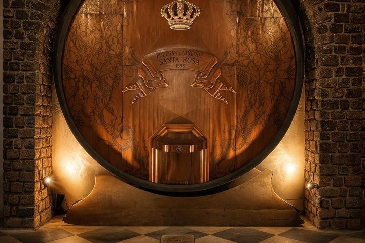 Montevideo Bodega Santa Rosa : tour - Tasting - Lunch