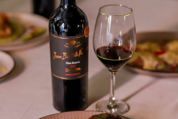 Montevideo Bodega Santa Rosa : tour - Tasting - Lunch