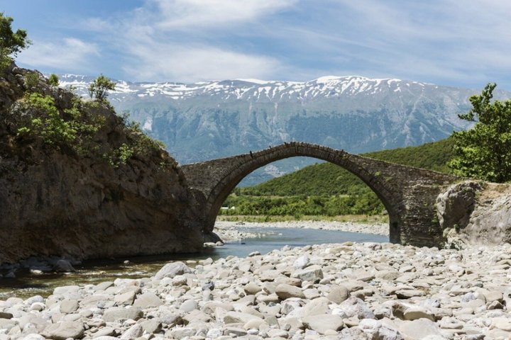 Bënja Thermal Baths and Langarica Canyon Tour from Saranda Ksamil