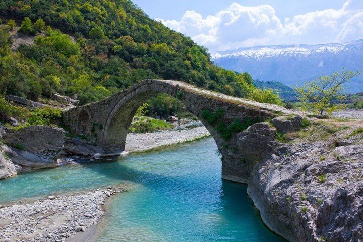 Bënja Thermal Baths and Langarica Canyon Tour from Saranda Ksamil