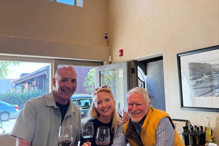 Wine Tasting and Walking Tour of Carmel-by-the-Sea